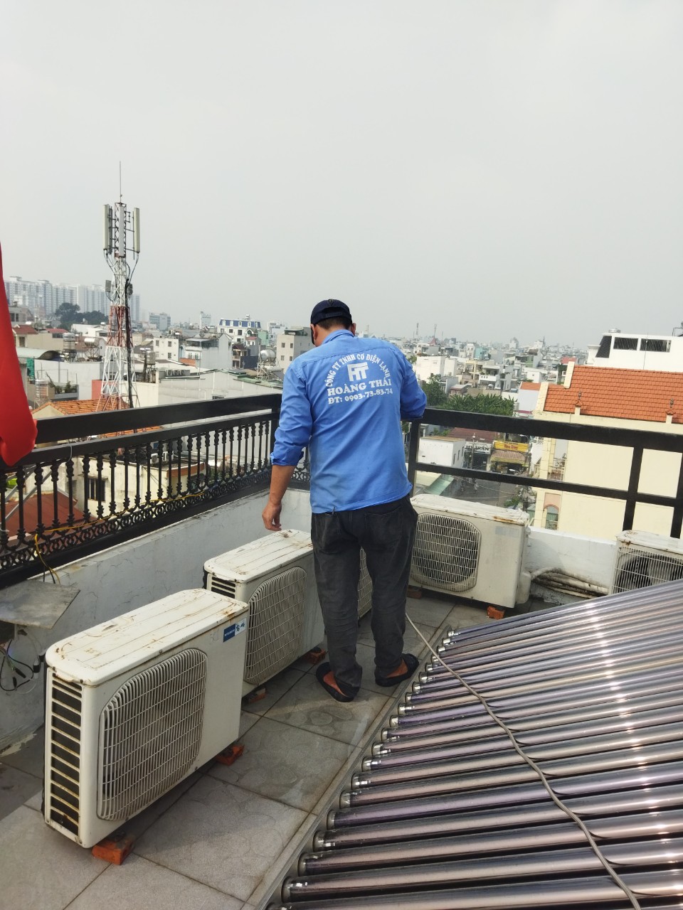Điện máy Hoàng Thái vệ sinh máy lạnh tại quận 12